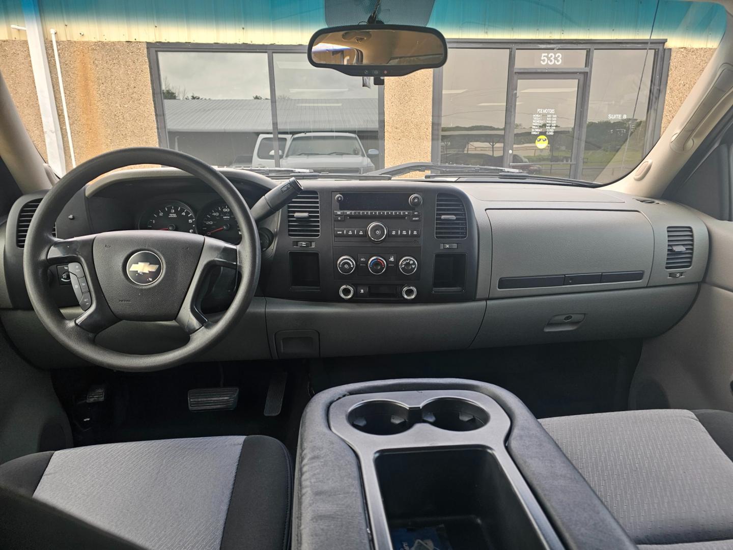 2007 WHITE Chevrolet Silverado 1500 LT1 Crew Cab 2WD (2GCEC13J271) with an 5.3L V8 OHV 16V engine, 4-Speed Automatic Overdrive transmission, located at 533 S Seven Points BLVD, Seven Points, TX, 75143, (430) 255-4030, 32.313999, -96.209351 - Photo#4